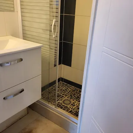 Miranda Apartmán Dijon